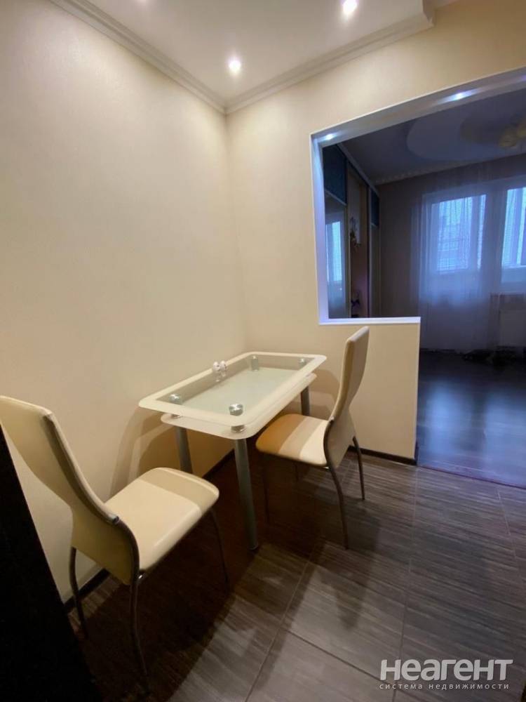 Продается 1-комнатная квартира, 37 м²