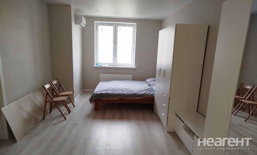 Сдается 1-комнатная квартира, 42 м²