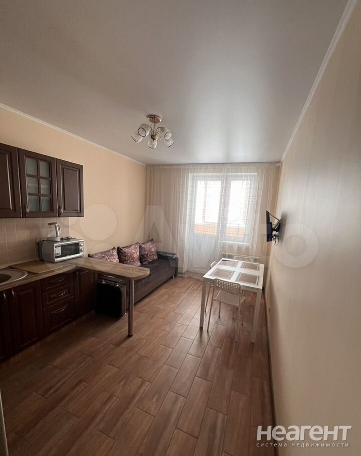 Сдается 1-комнатная квартира, 50 м²