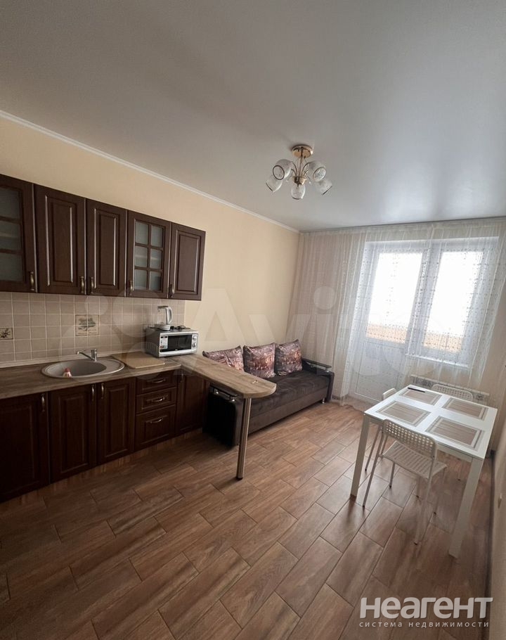 Сдается 1-комнатная квартира, 50 м²