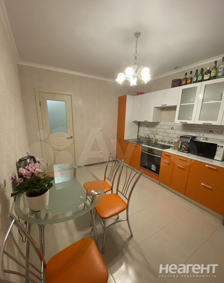 Сдается 2-х комнатная квартира, 64 м²