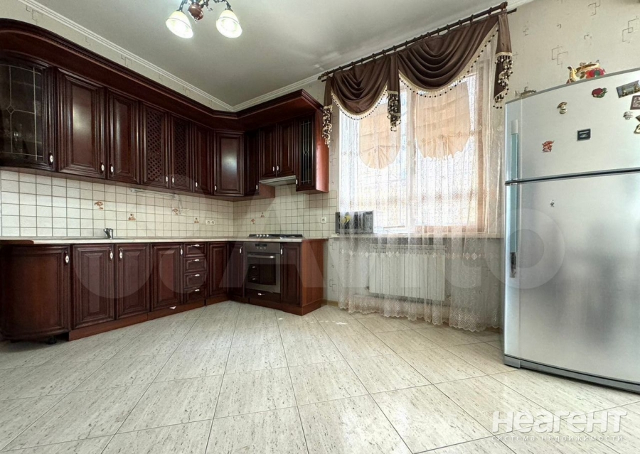 Продается Дом, 190 м²