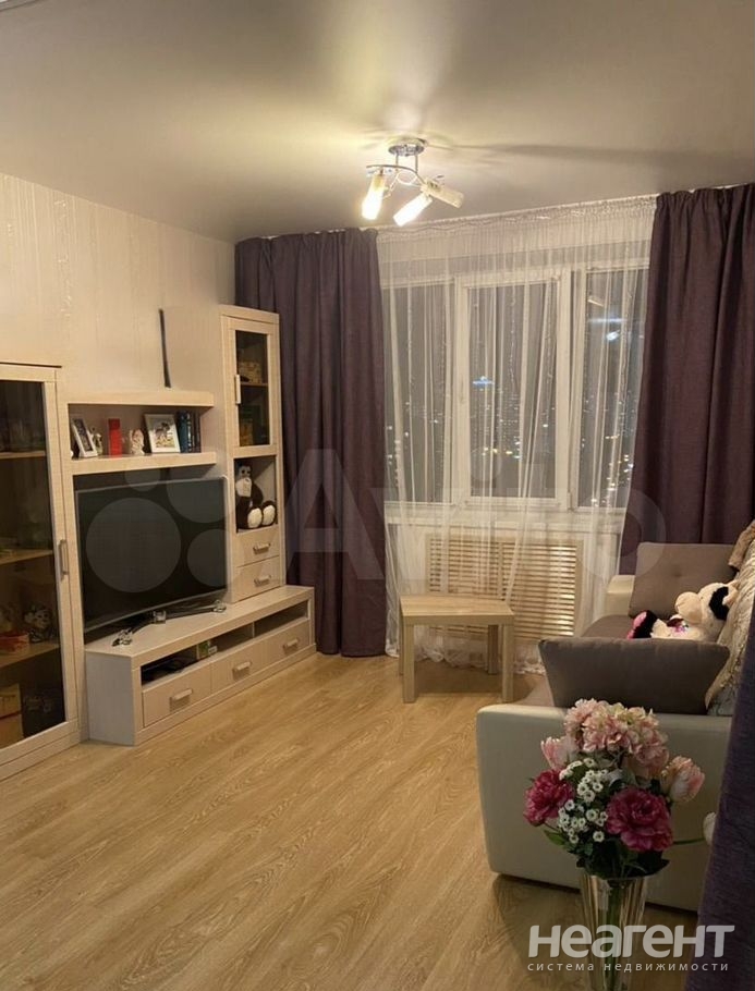 Продается 1-комнатная квартира, 44 м²