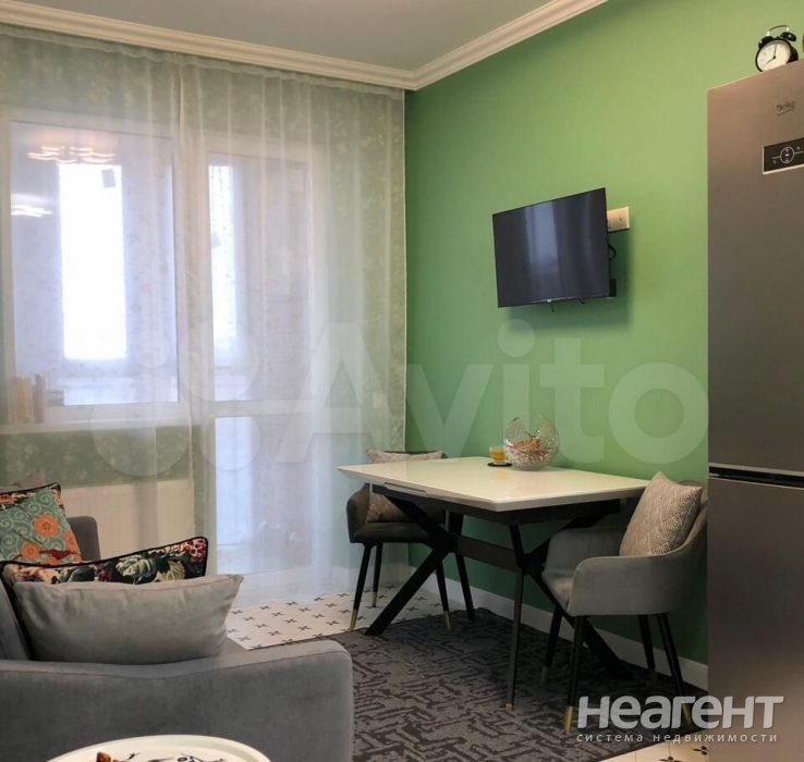 Продается 1-комнатная квартира, 42 м²