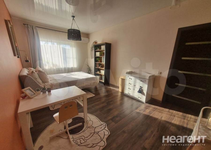 Продается 1-комнатная квартира, 42,3 м²