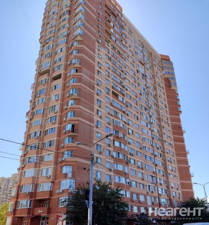 Сдается Многокомнатная квартира, 136 м²