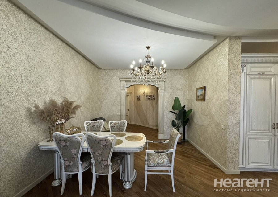 Продается Многокомнатная квартира, 187 м²