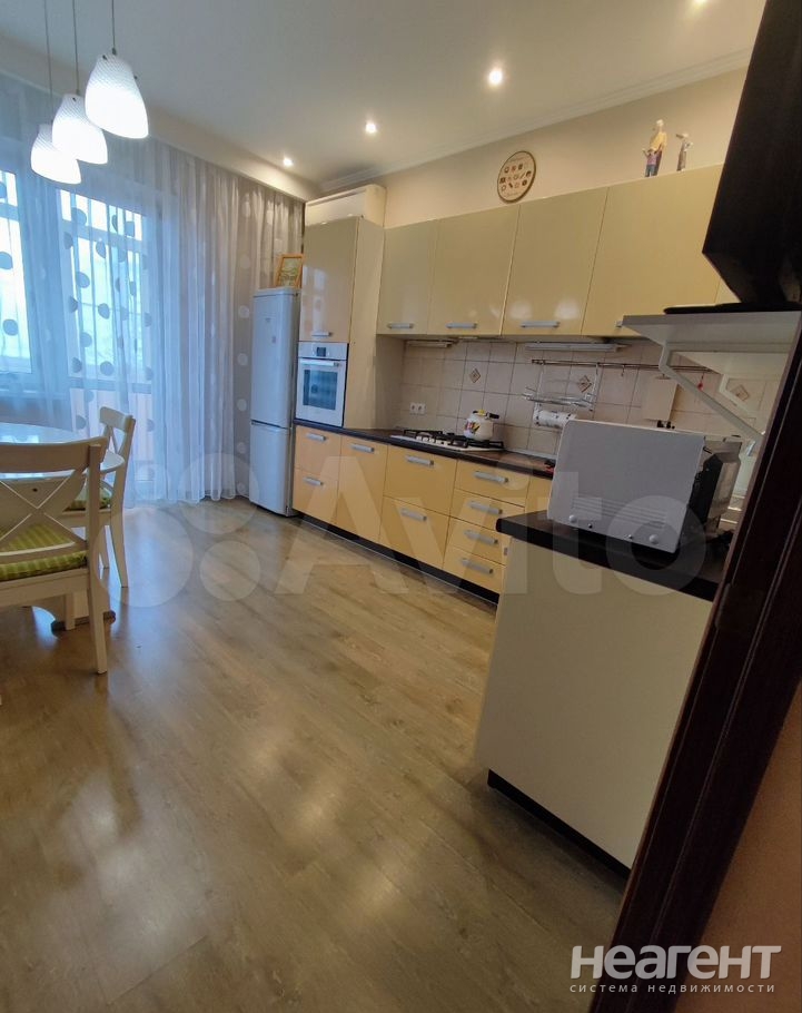 Сдается 2-х комнатная квартира, 75 м²