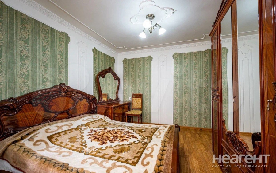 Продается Многокомнатная квартира, 174 м²