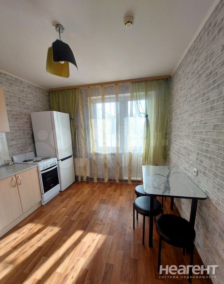 Сдается 1-комнатная квартира, 42 м²