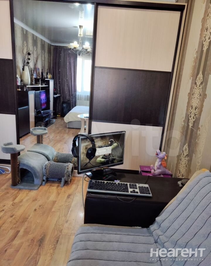 Продается 1-комнатная квартира, 42 м²