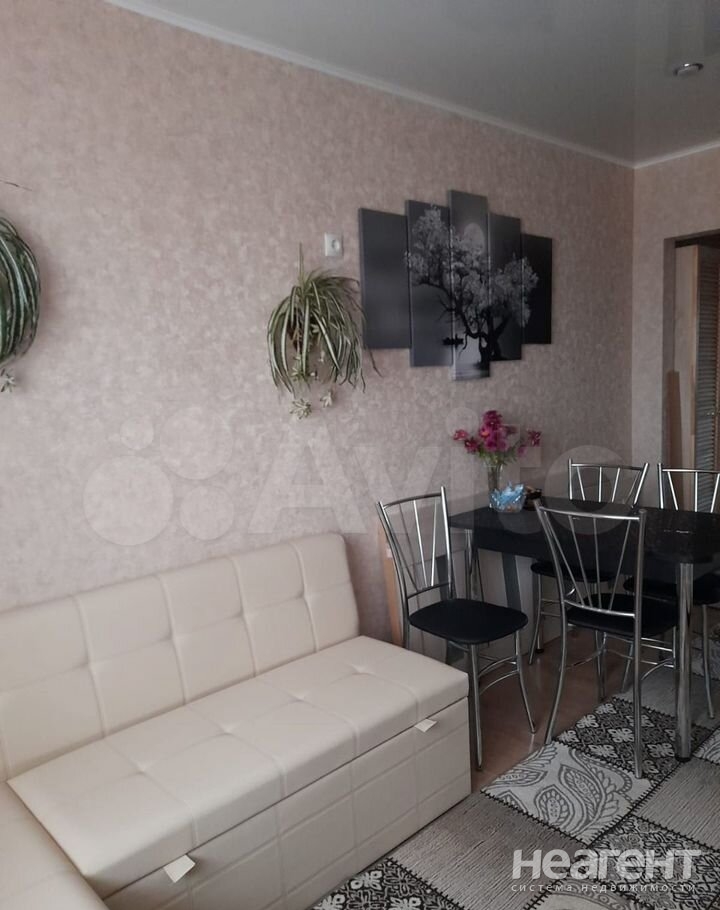 Продается 1-комнатная квартира, 42 м²