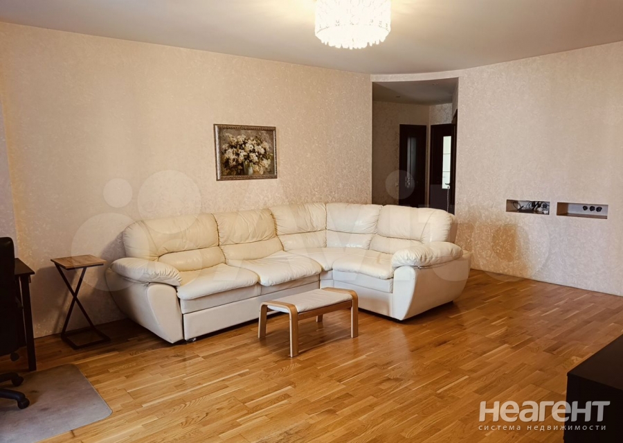 Сдается Многокомнатная квартира, 101,4 м²