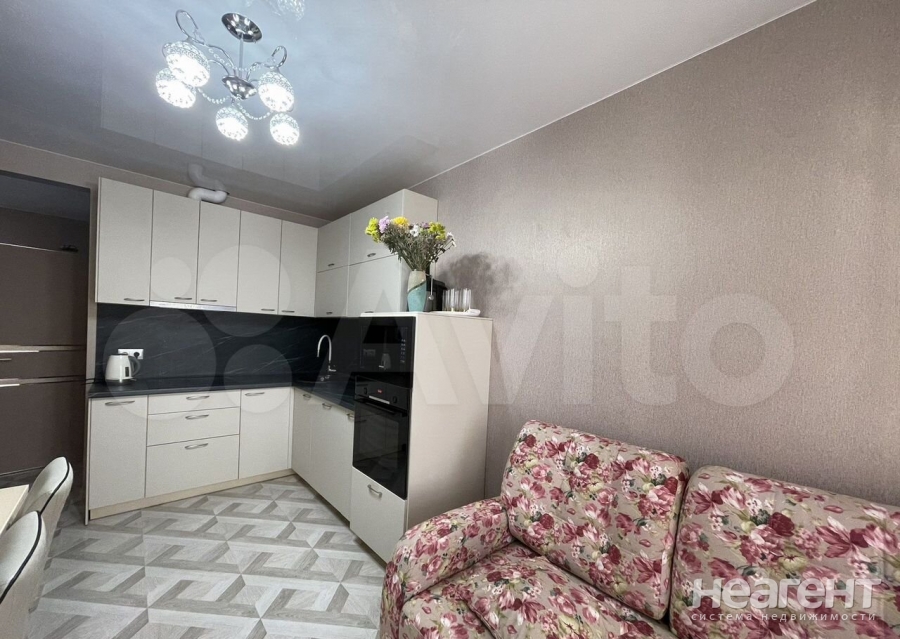 Продается 1-комнатная квартира, 48 м²