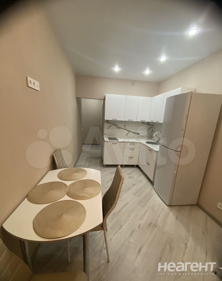 Сдается 1-комнатная квартира, 39 м²