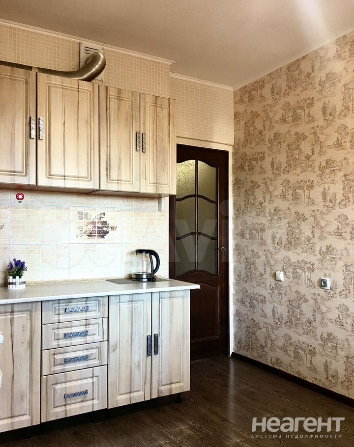 Сдается 1-комнатная квартира, 54 м²