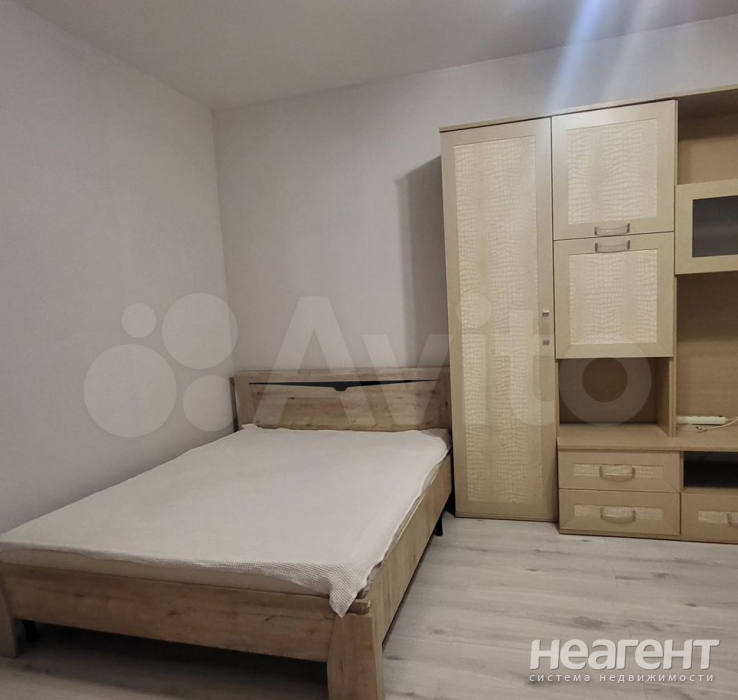 Сдается 1-комнатная квартира, 42 м²