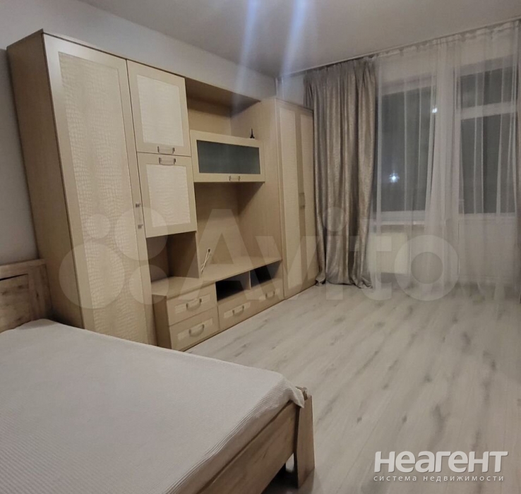 Сдается 1-комнатная квартира, 42 м²