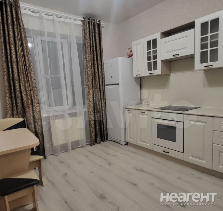 Сдается 1-комнатная квартира, 42 м²