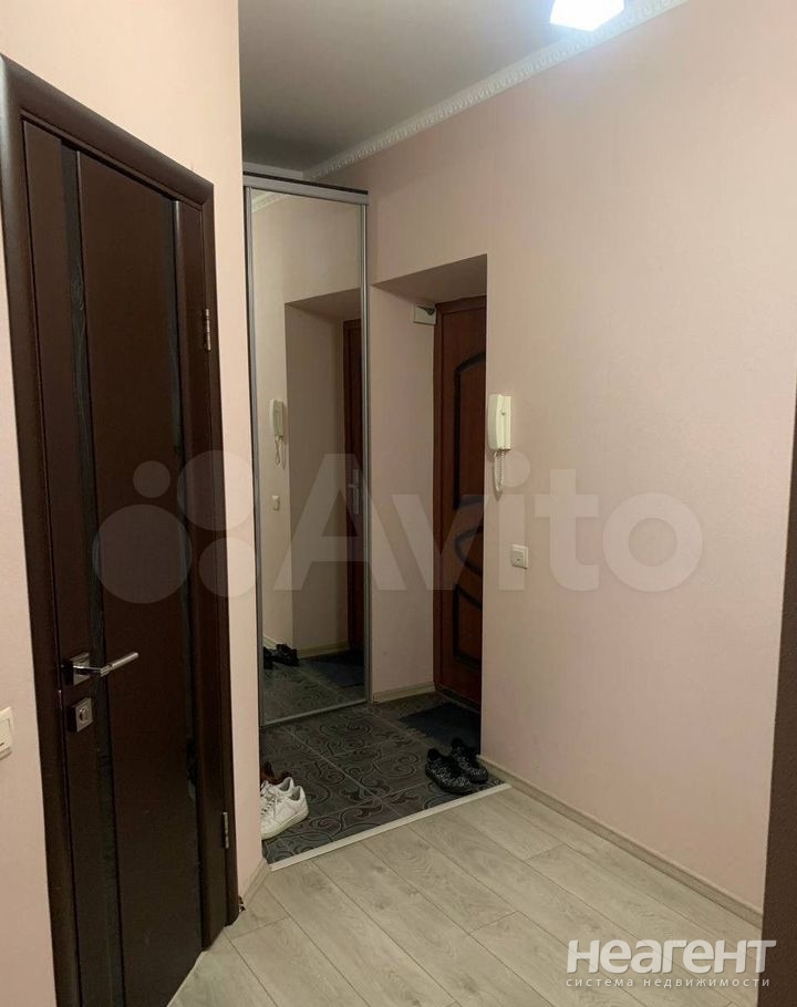 Продается 1-комнатная квартира, 37 м²