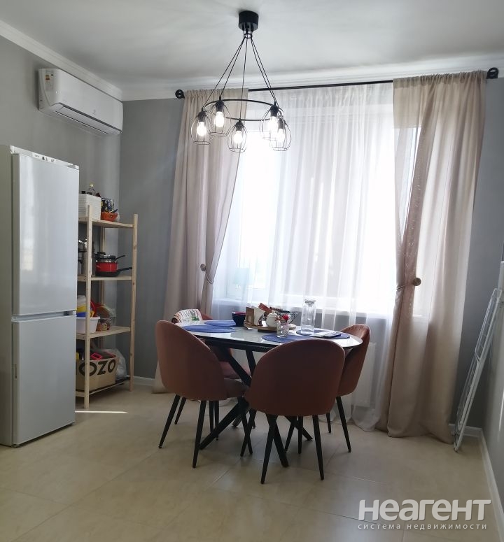 Продается 1-комнатная квартира, 42 м²