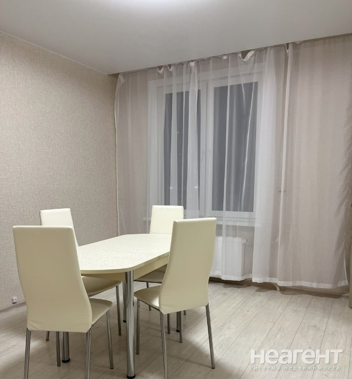 Сдается Многокомнатная квартира, 77,2 м²