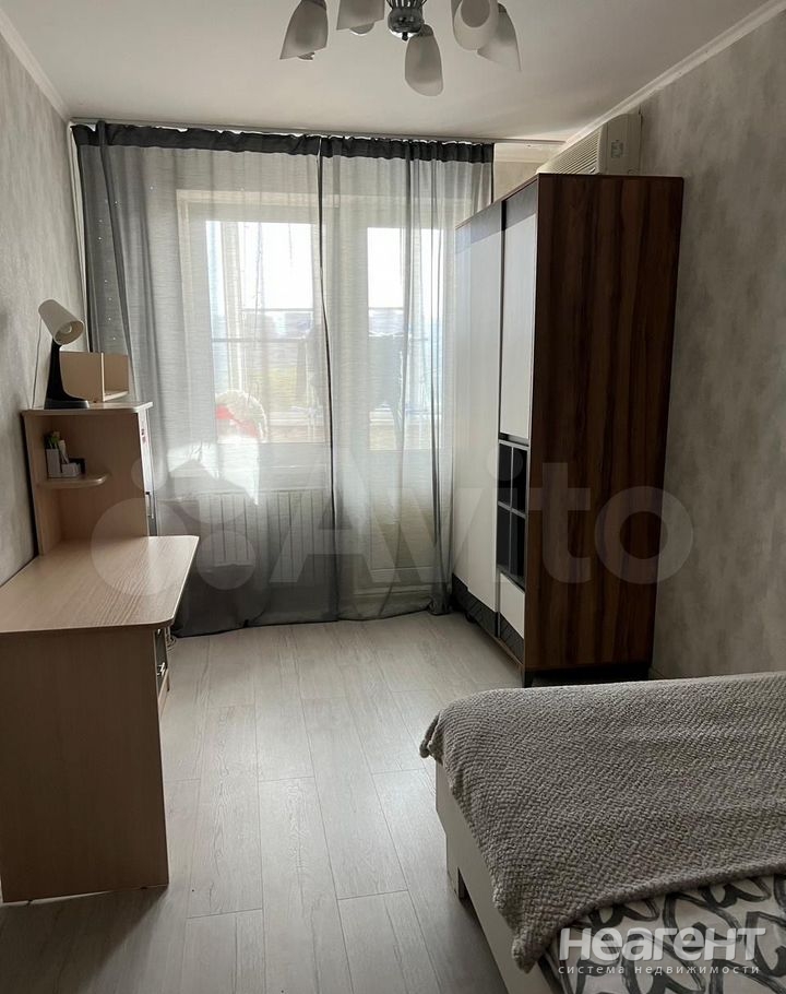 Продается Многокомнатная квартира, 77 м²