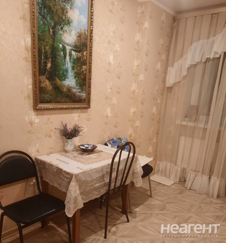 Сдается 1-комнатная квартира, 38 м²