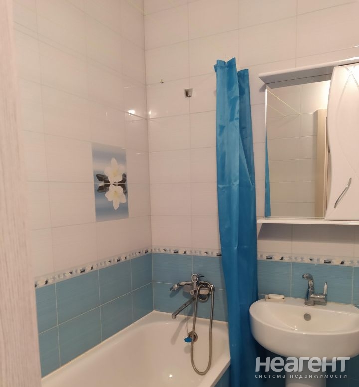 Сдается 1-комнатная квартира, 42 м²