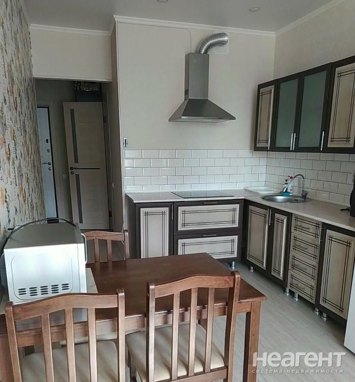 Сдается 1-комнатная квартира, 42 м²