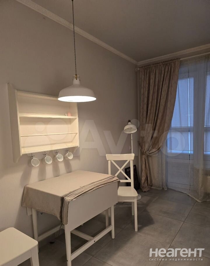 Сдается 1-комнатная квартира, 46 м²