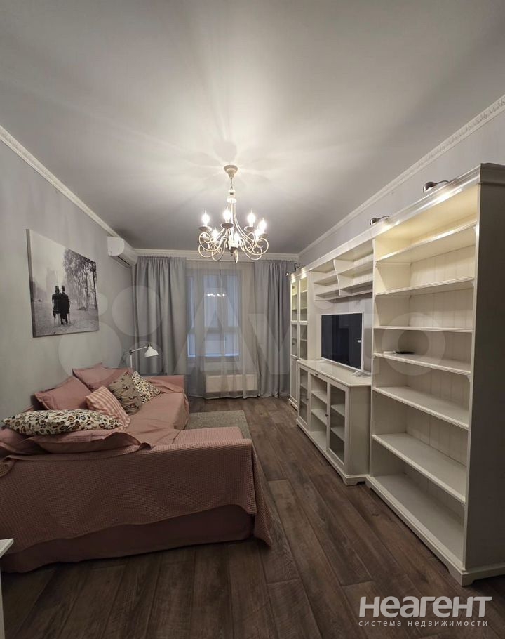 Сдается 1-комнатная квартира, 46 м²