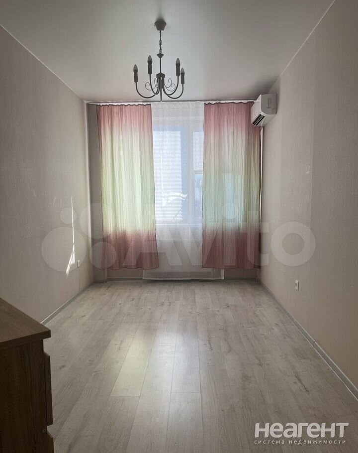 Продается 1-комнатная квартира, 32 м²