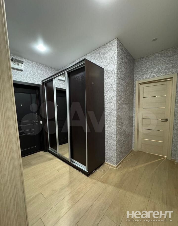 Продается 1-комнатная квартира, 37,4 м²