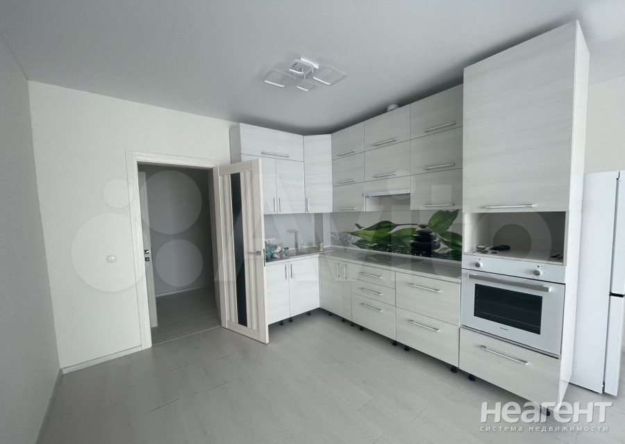 Продается 1-комнатная квартира, 55 м²