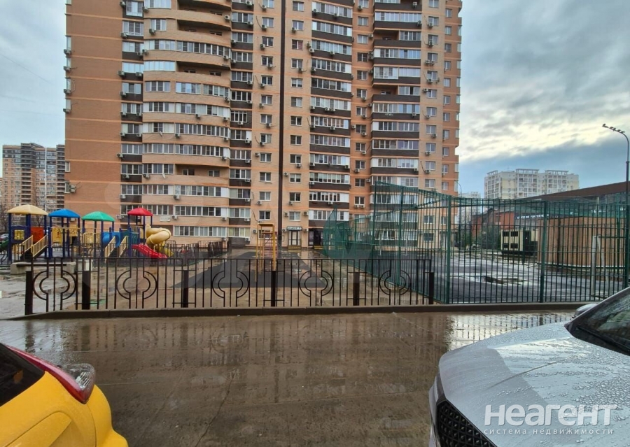 Продается 3-х комнатная квартира, 98 м²