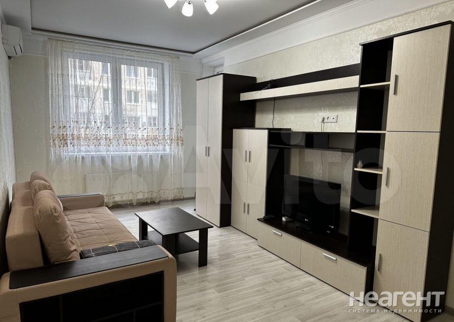 Сдается 1-комнатная квартира, 42 м²