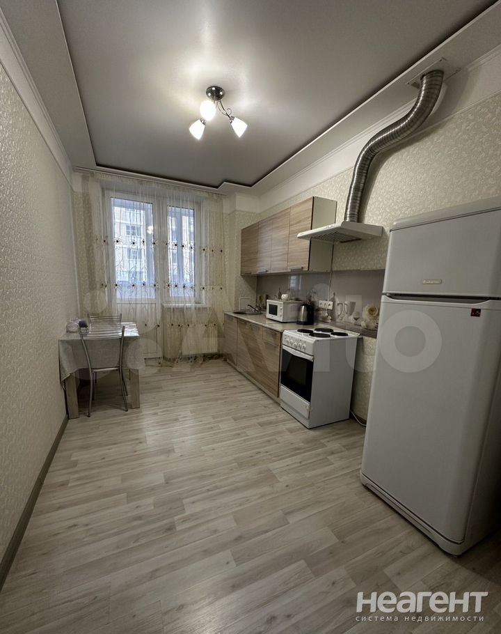 Сдается 1-комнатная квартира, 42 м²