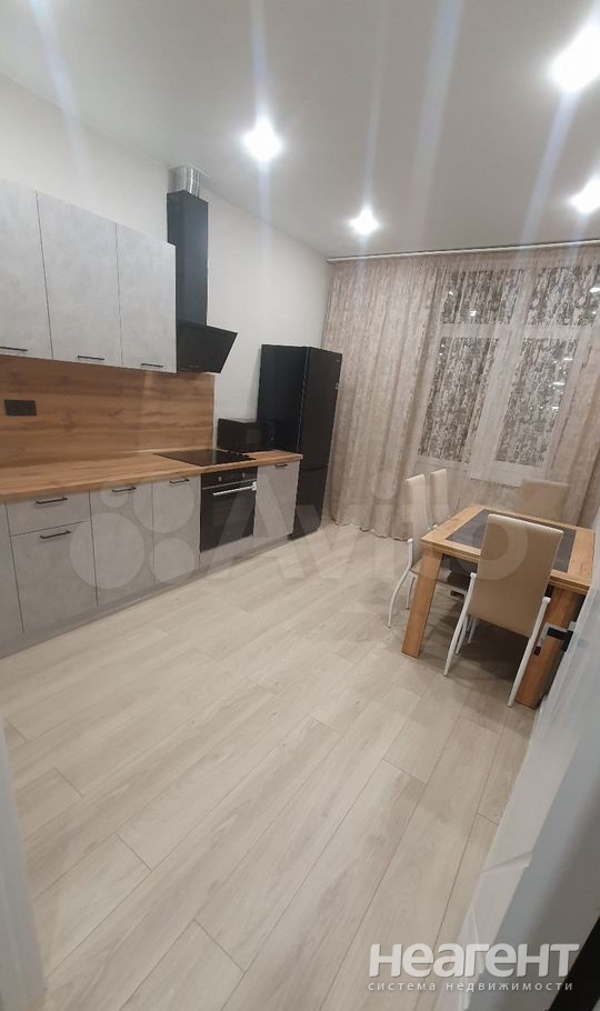 Сдается 1-комнатная квартира, 42 м²