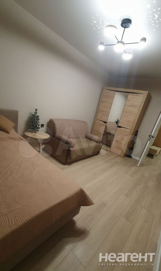 Сдается 1-комнатная квартира, 42 м²