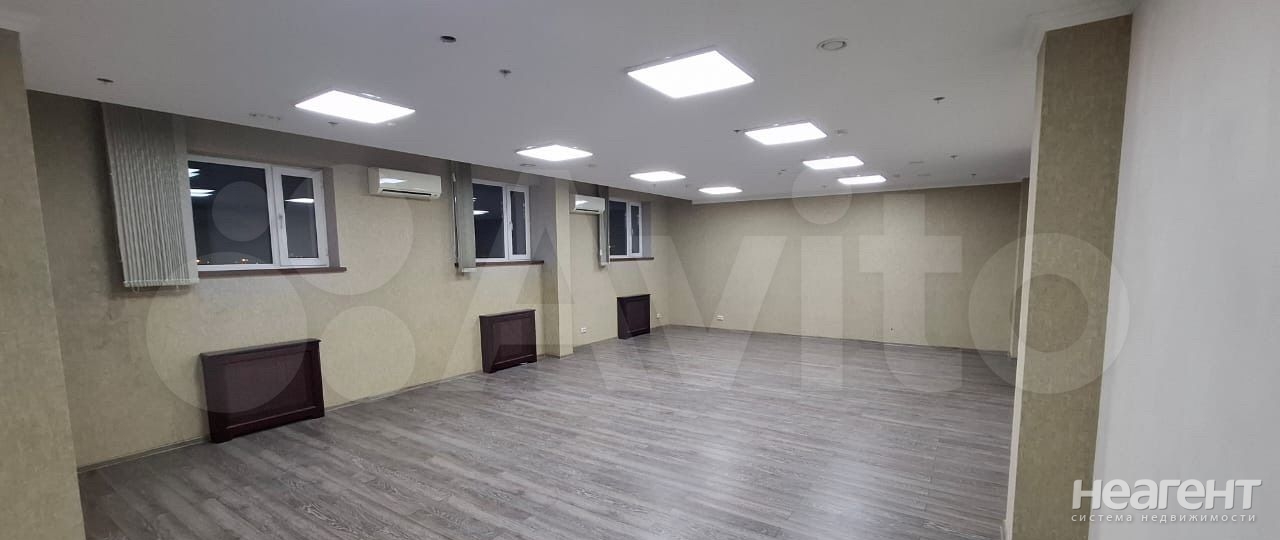 Продается Нежилое помещение, 290 м²