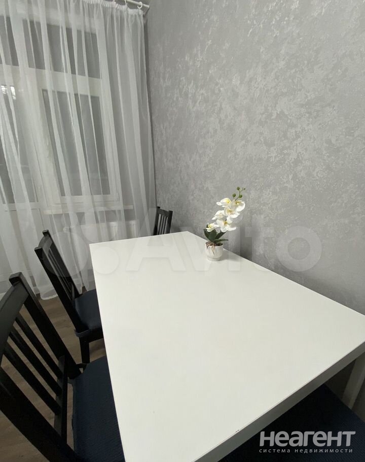 Сдается 1-комнатная квартира, 40 м²