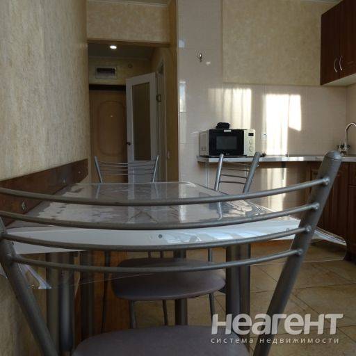 Сдается 1-комнатная квартира, 38 м²