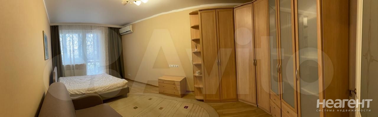 Продается 1-комнатная квартира, 52 м²