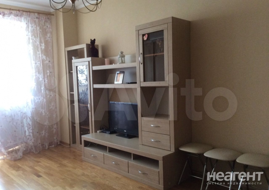 Сдается 1-комнатная квартира, 46 м²