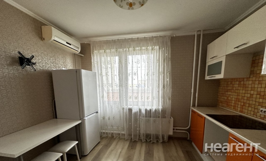 Сдается 1-комнатная квартира, 43 м²