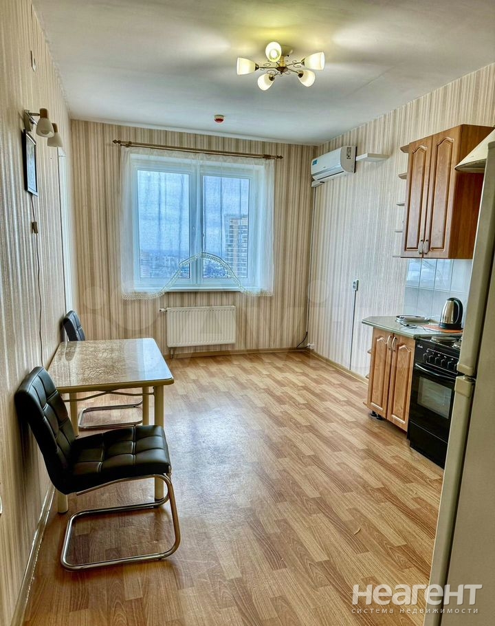 Сдается 2-х комнатная квартира, 66,4 м²