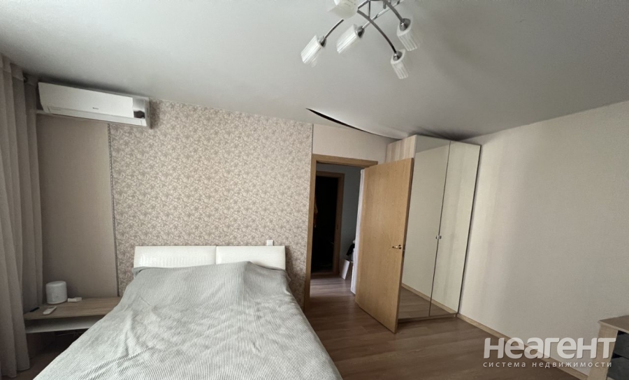 Продается 1-комнатная квартира, 40 м²