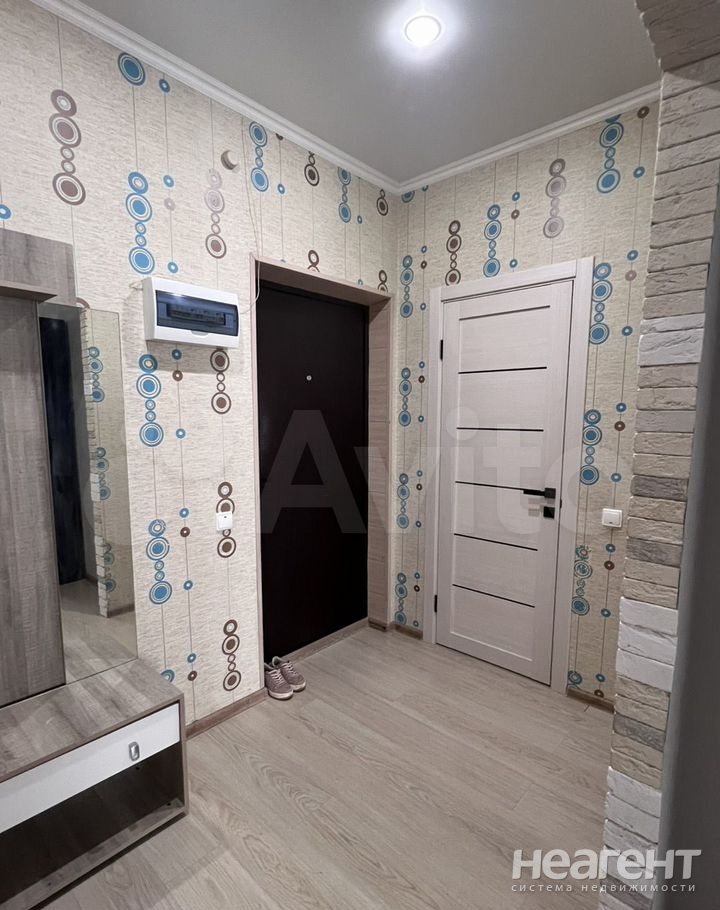 Сдается 1-комнатная квартира, 42 м²