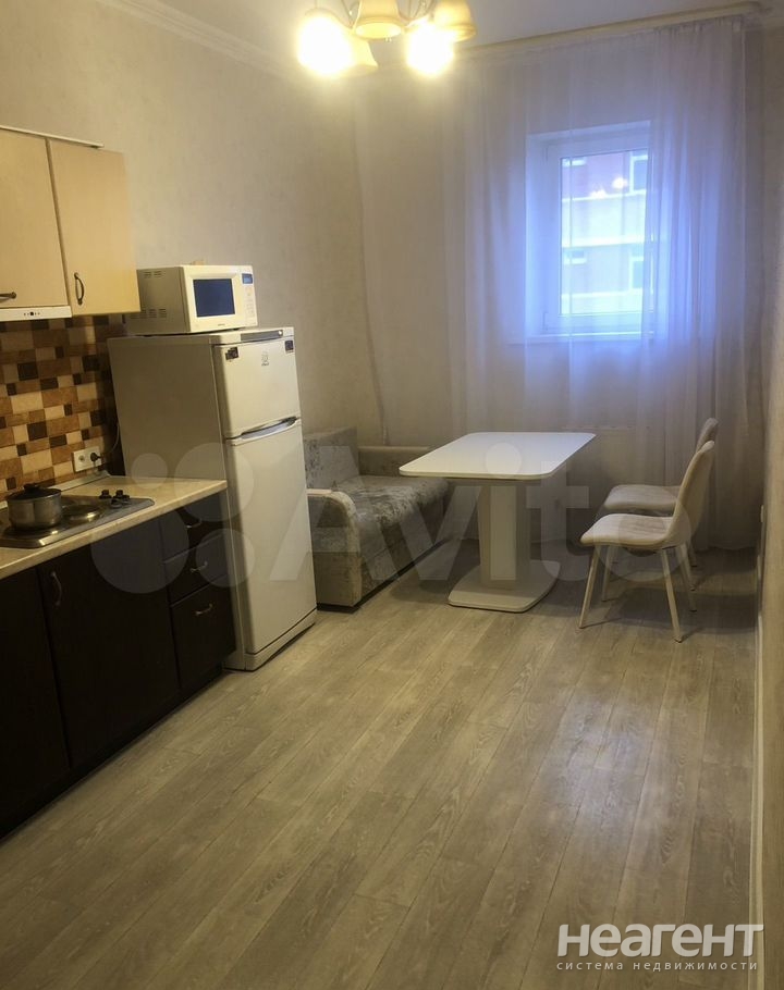 Сдается 1-комнатная квартира, 42 м²